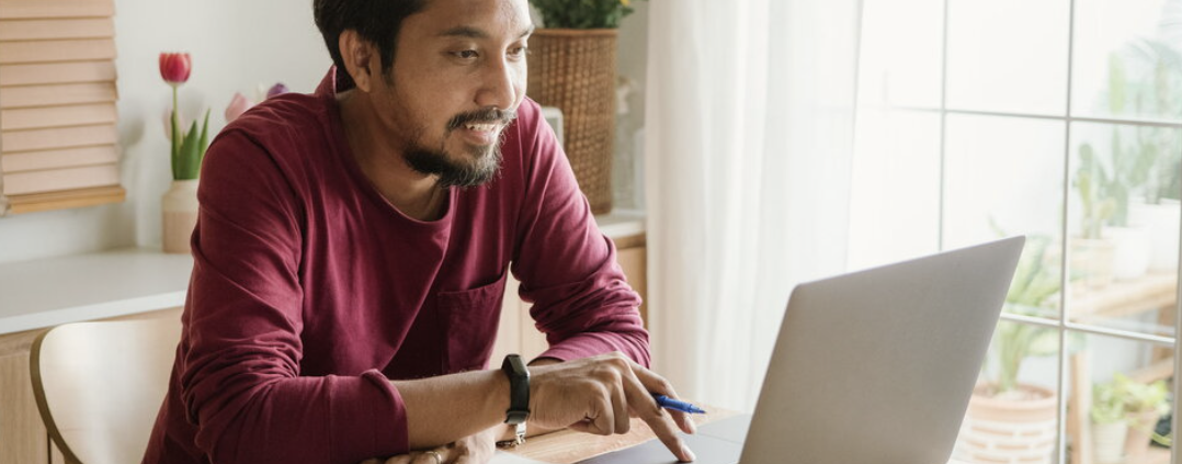 Employee reviewing employee benefits options on a laptop before open enrollment