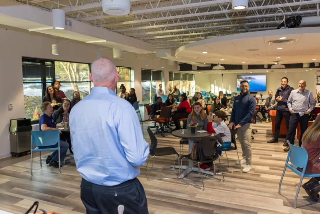 Forbes Advisor Top 10 Award-Winning HR Company badge